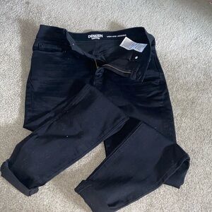Levi High Rise Black Jeggings size 29